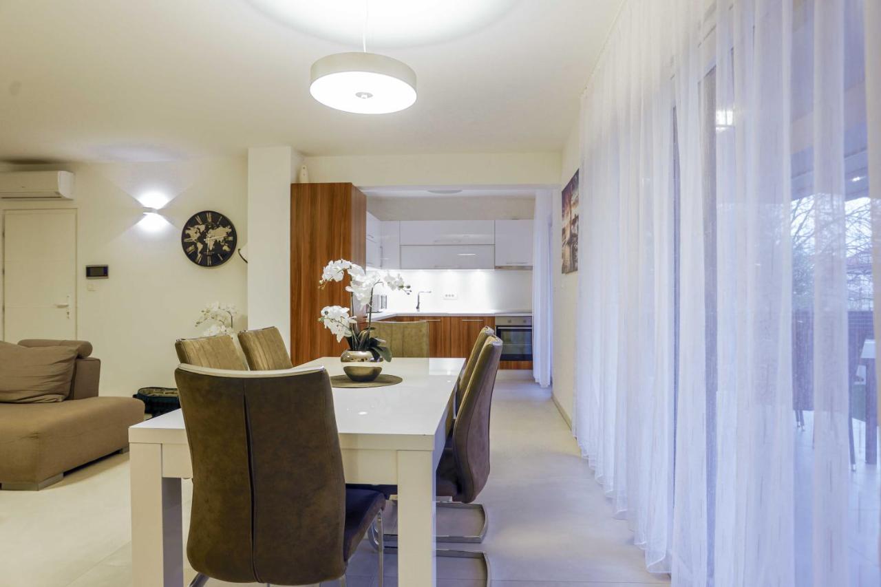 Villa Castelli, Apartment With Pool, Kaštela מראה חיצוני תמונה