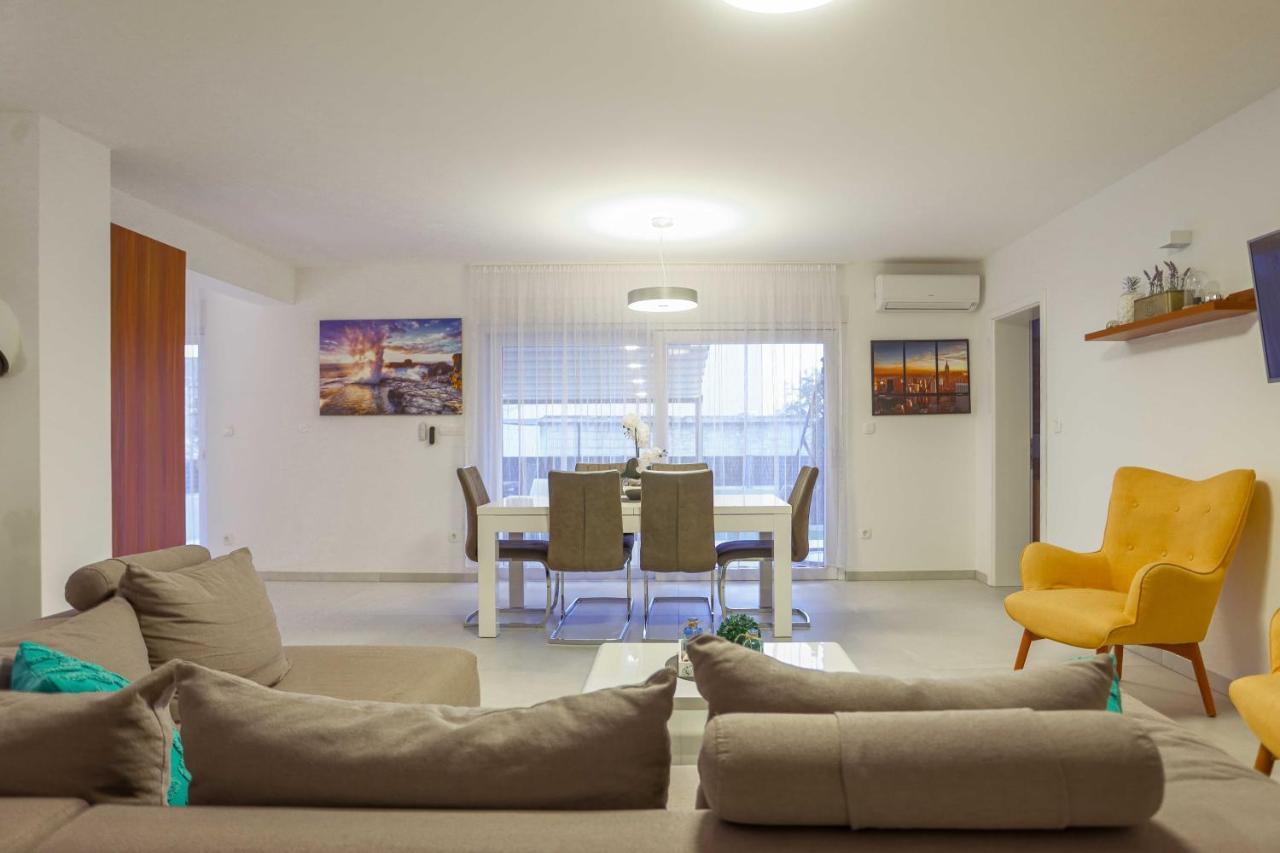 Villa Castelli, Apartment With Pool, Kaštela מראה חיצוני תמונה