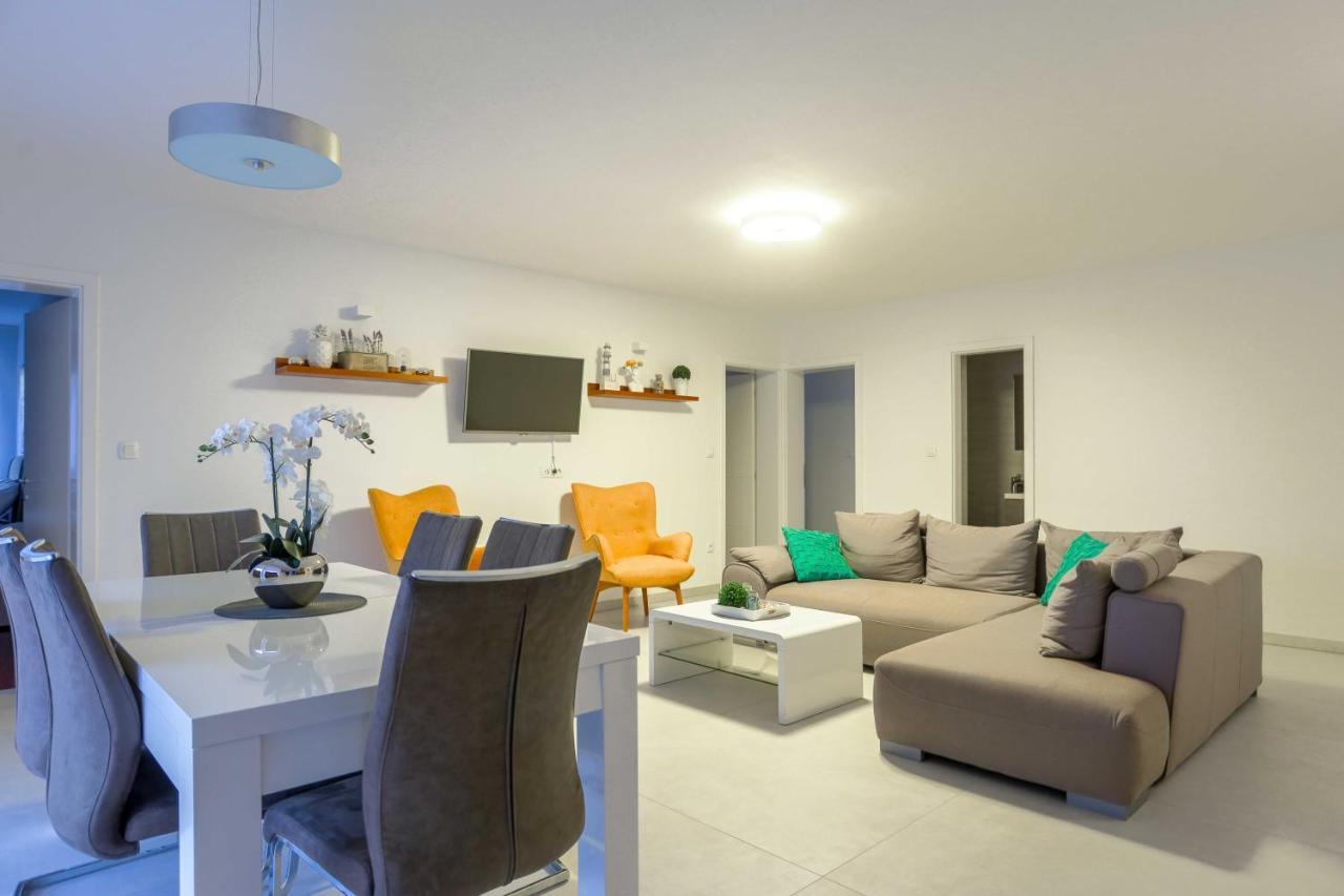 Villa Castelli, Apartment With Pool, Kaštela מראה חיצוני תמונה